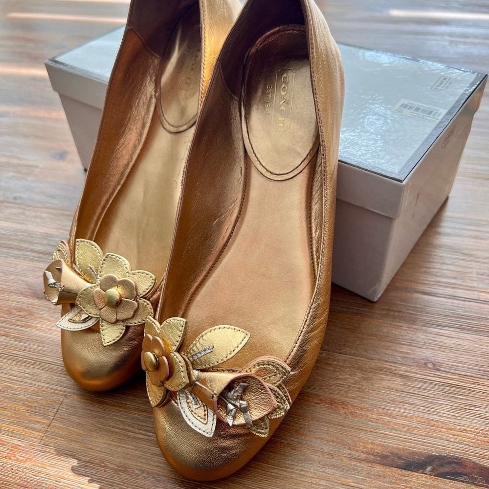 Coach women’s ballerina flats size 9.5 gold